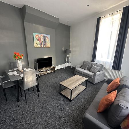 Large Ground Floor Apartment - South Shields - 3 Minutes From South Tyneside Hospital, 8 Minutes From Beach Exterior foto