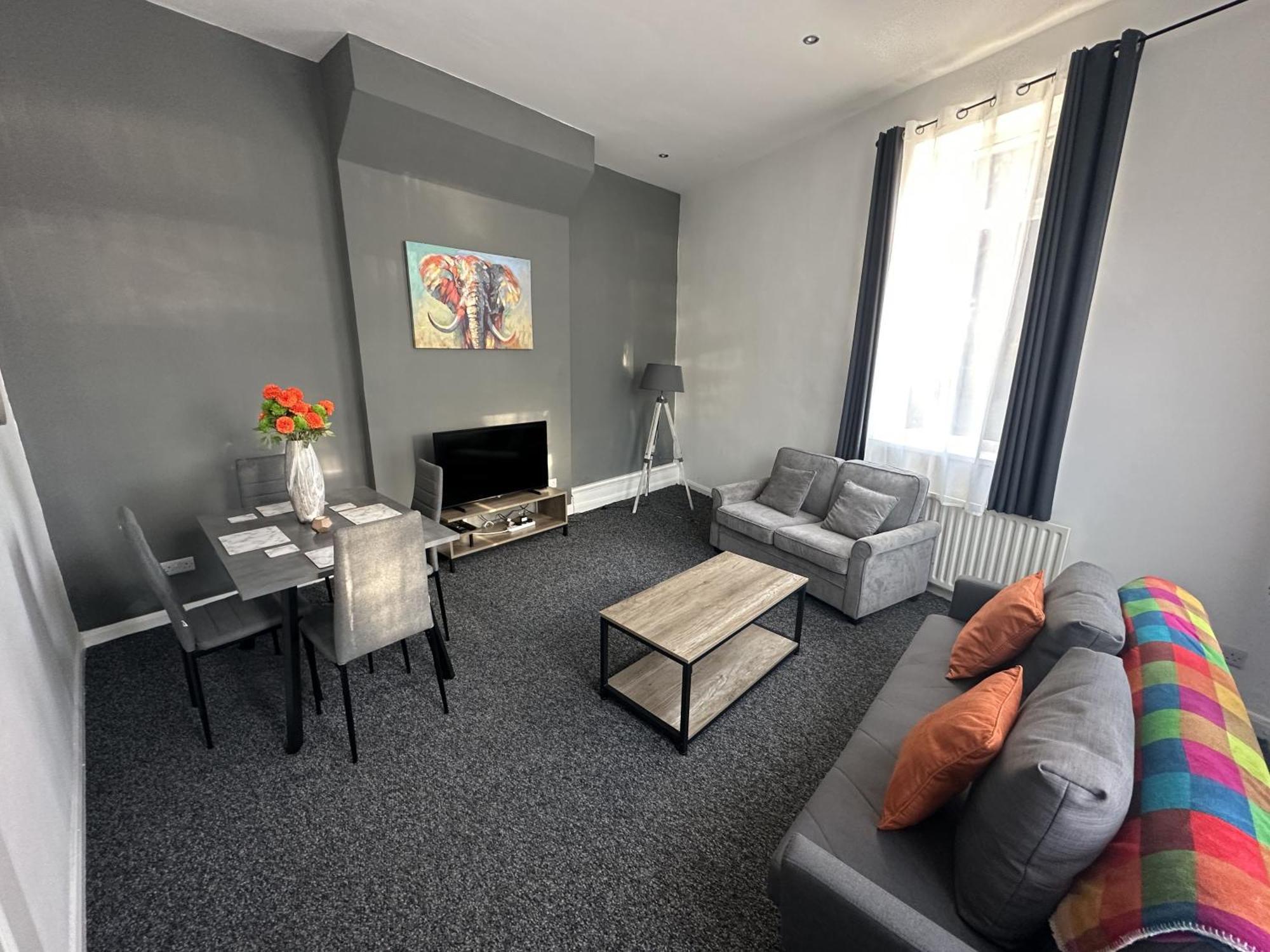 Large Ground Floor Apartment - South Shields - 3 Minutes From South Tyneside Hospital, 8 Minutes From Beach Exterior foto